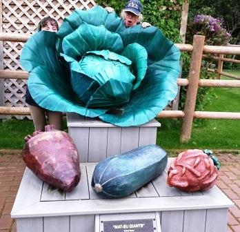  Eva and Alys with record Cabbage